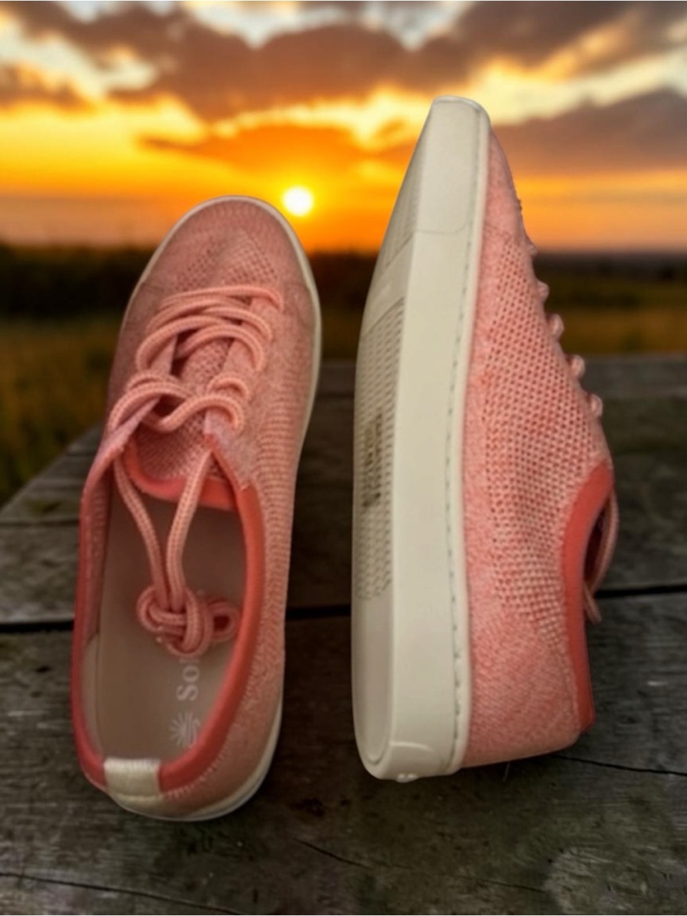 New Adorable Women’s Soludos Ashore Sneaker in Coral Confetti